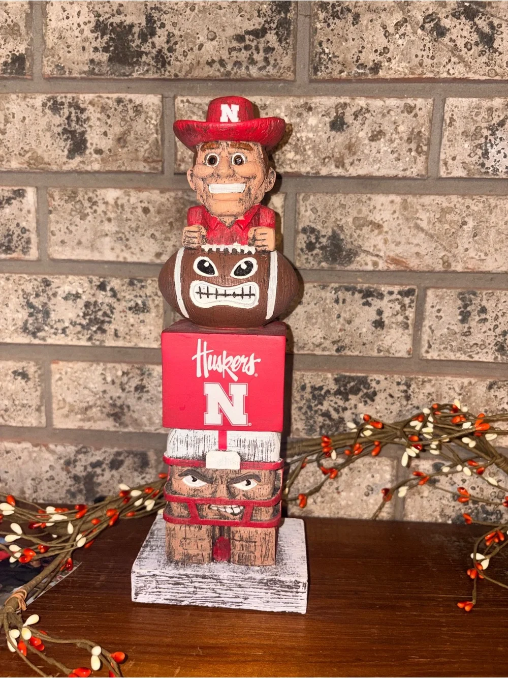 Nebraska Cornhuskers tiki totem
